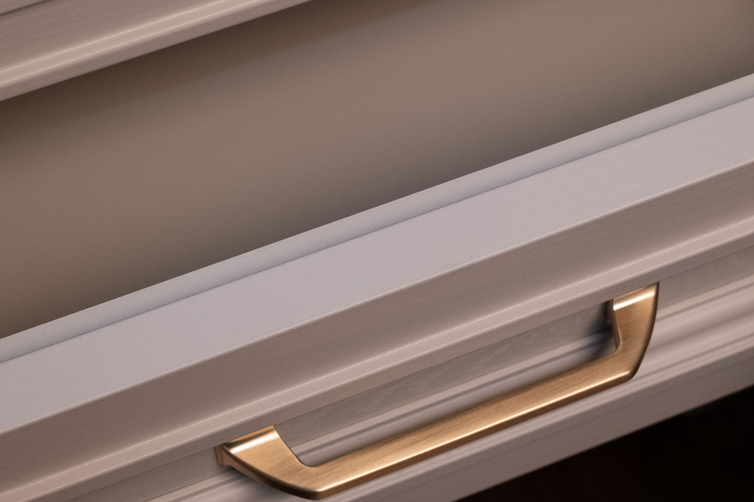 Прикроватные тумбы - изображение №9 "Прикроватная тумба Орландо с выдвижными ящиками"  на www.Angstrem-mebel.ru