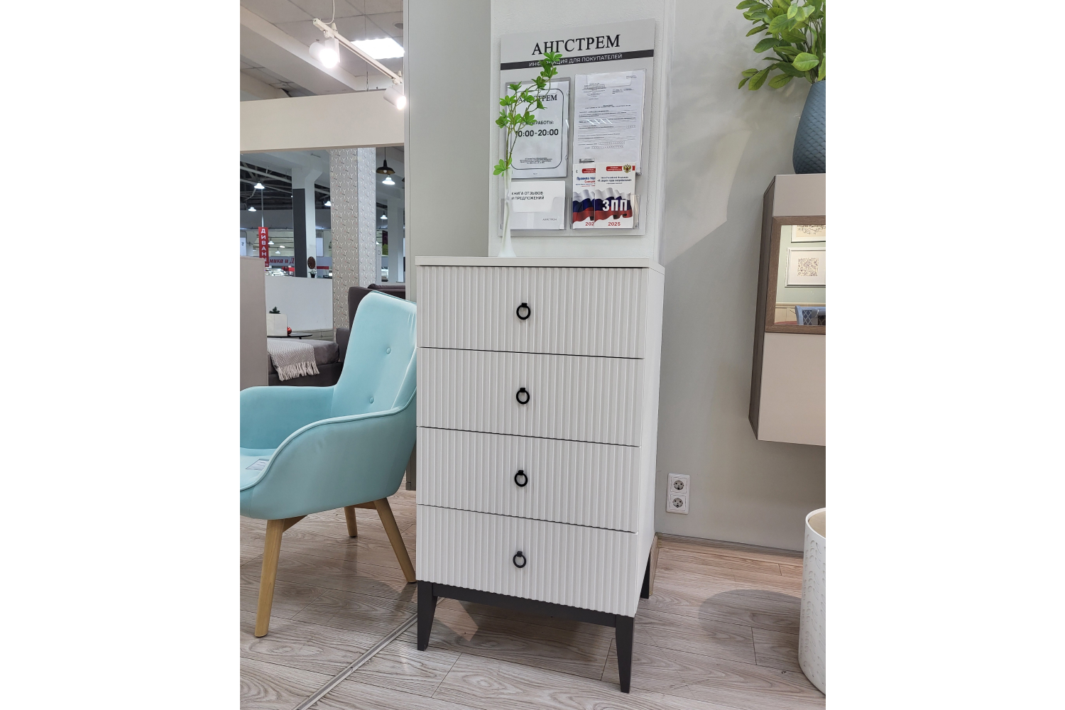 Распродажа - изображение №2 "Комод Хилтон (выставочный образец)"  на www.Angstrem-mebel.ru