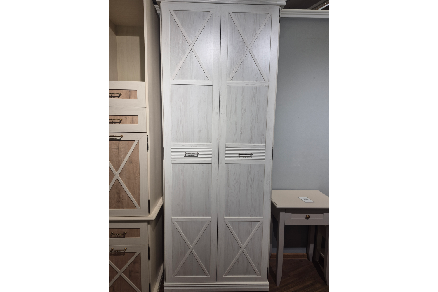Распродажа - изображение №2 "Шкаф Кантри (выставочный образец)"  на www.Angstrem-mebel.ru