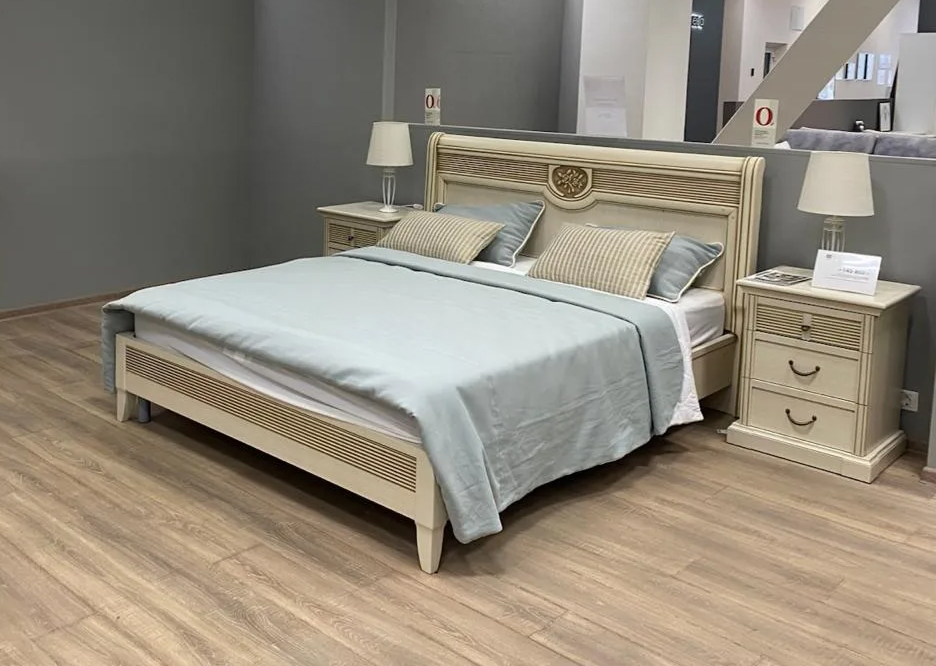 Распродажа - изображение №2 "Кровать и две тумбы Изотта (выставка) "  на www.Angstrem-mebel.ru